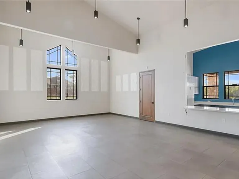 1019 Magrum Way — Photo 32