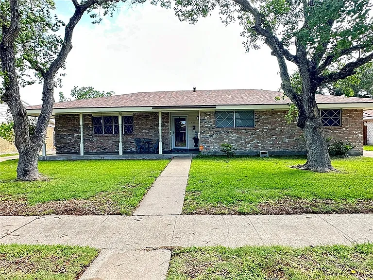 4722 Gayle Dr — Photo 1
