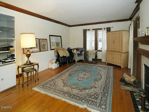 4th image of 2604 S Rose St