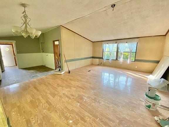 5th image of 284 Crest Dr