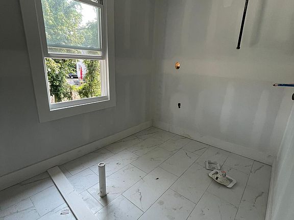 4th image of 493 Monroe St Floor 2