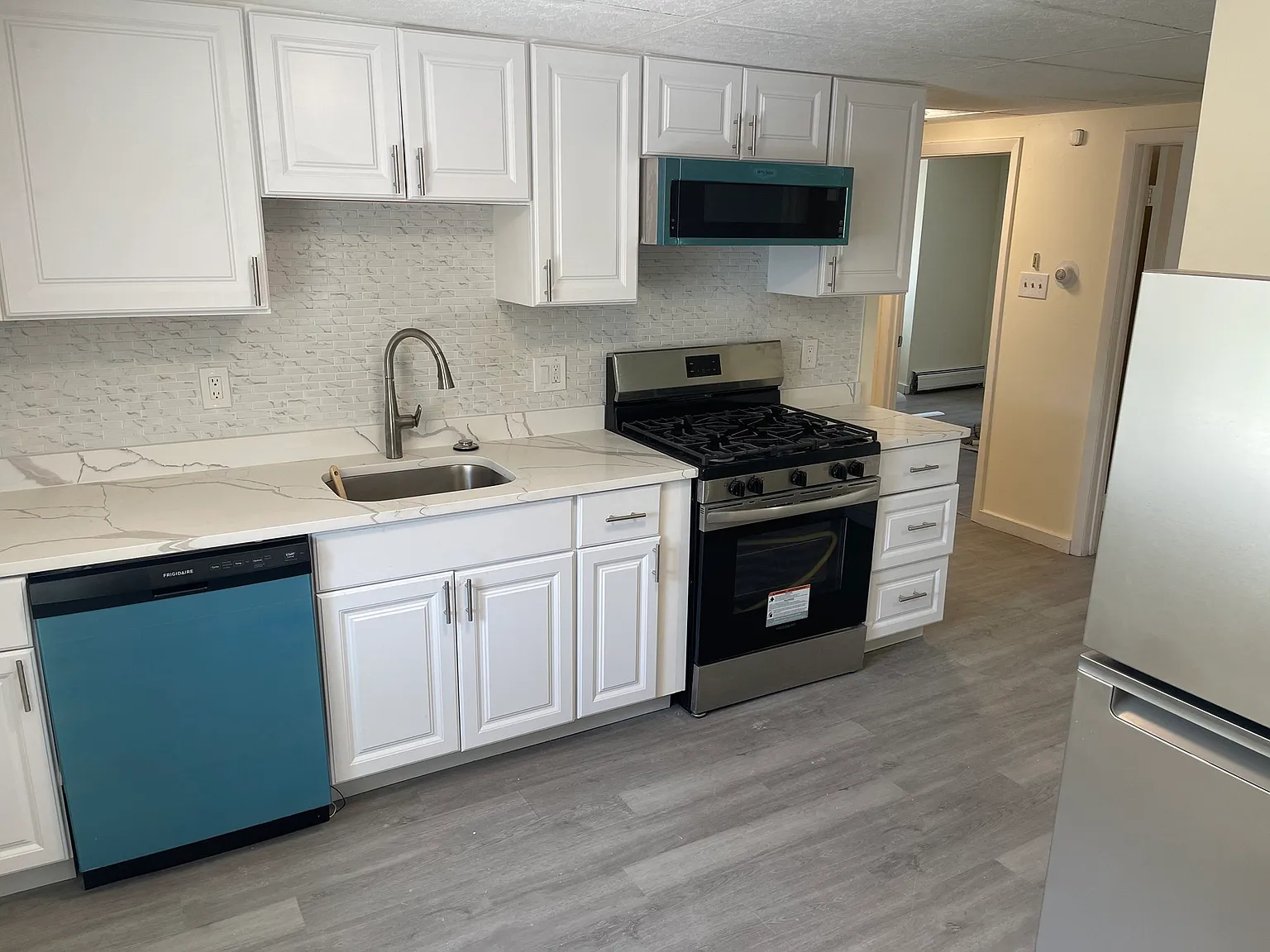 2 bed, 1.0 bath, 700 sqft, $2,350 — Photo 1
