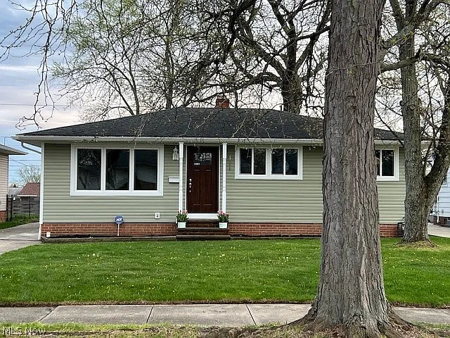15800 Morning Star Ave photo 1