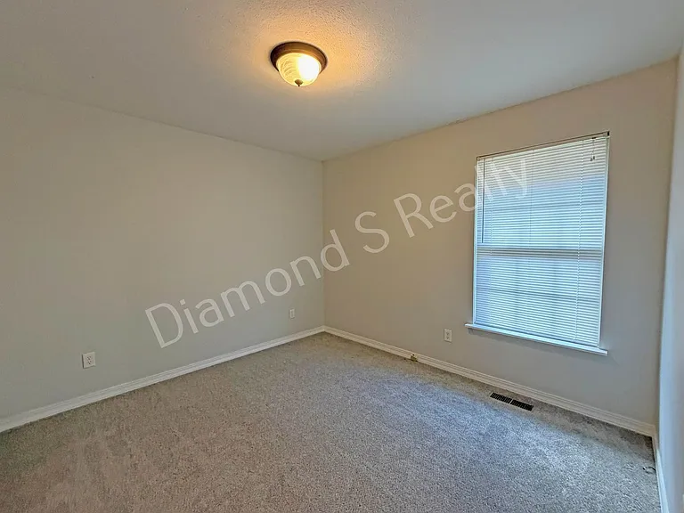 1331 W Sackett St — Photo 13