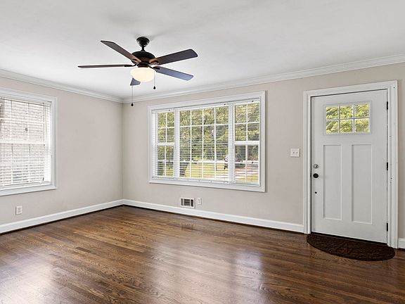 3rd image of 220 Pine Knoll Dr