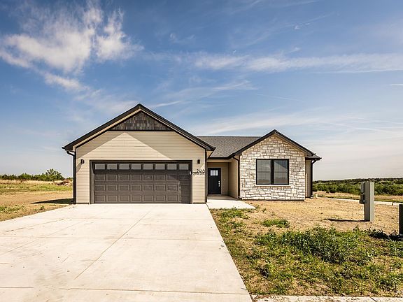 2nd image of 2418 Cinder Ln