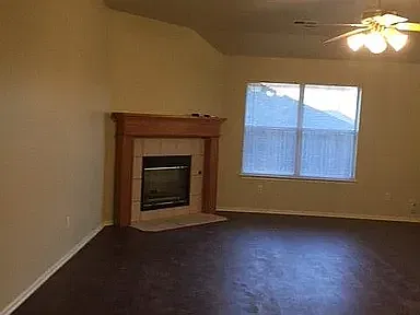 4 bed, 1991 sqft, $1,950 — Photo 2