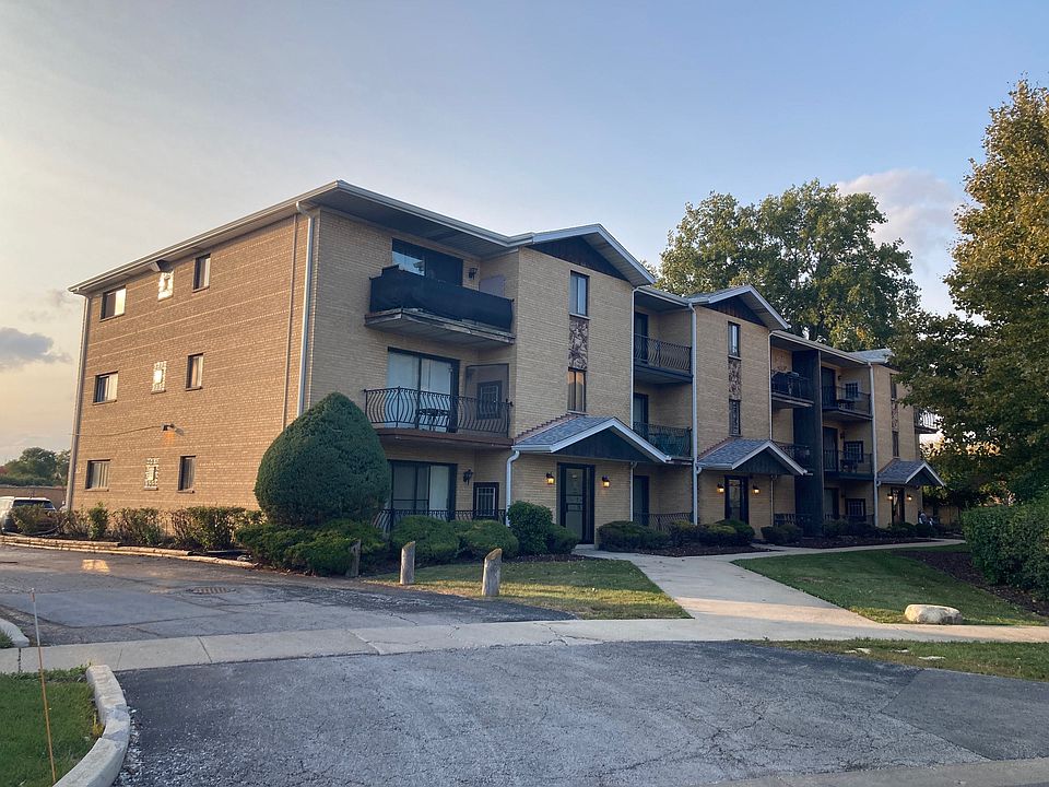 2nd image of 5742 106th St APT 1B