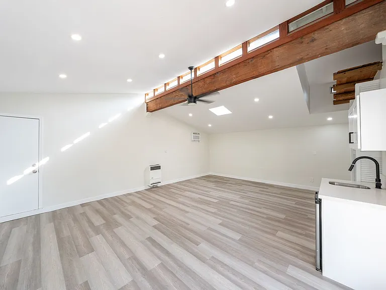 706 Marine St — Photo 6
