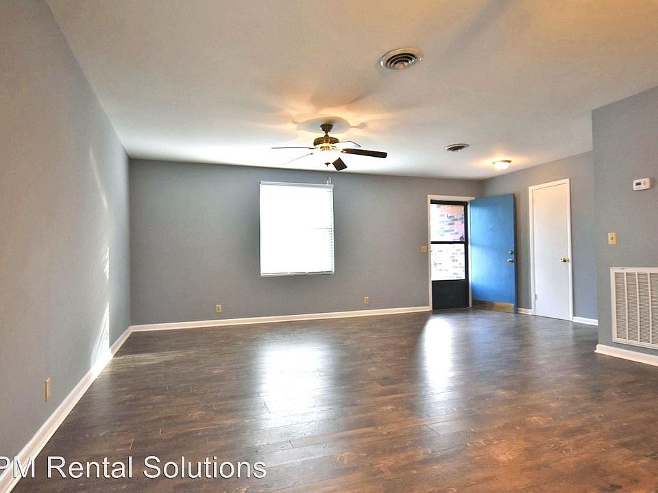 1st image of 105 General Featherstone Dr