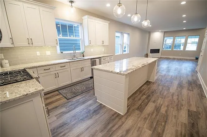 1709 Woodlawn Ave — Photo 9