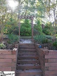 4th image of 312 Raes Creek Dr