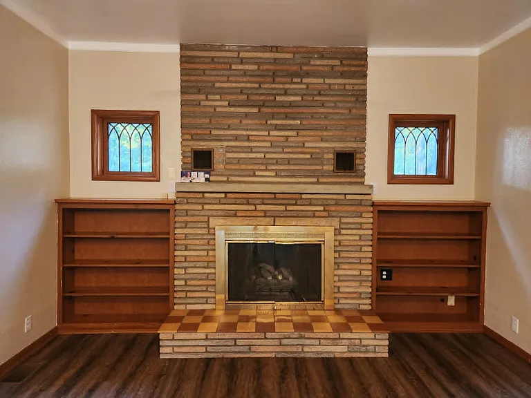 107 E Mockingbird Ln — Photo 6