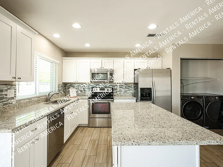 10627 S 44th St — Photo 3
