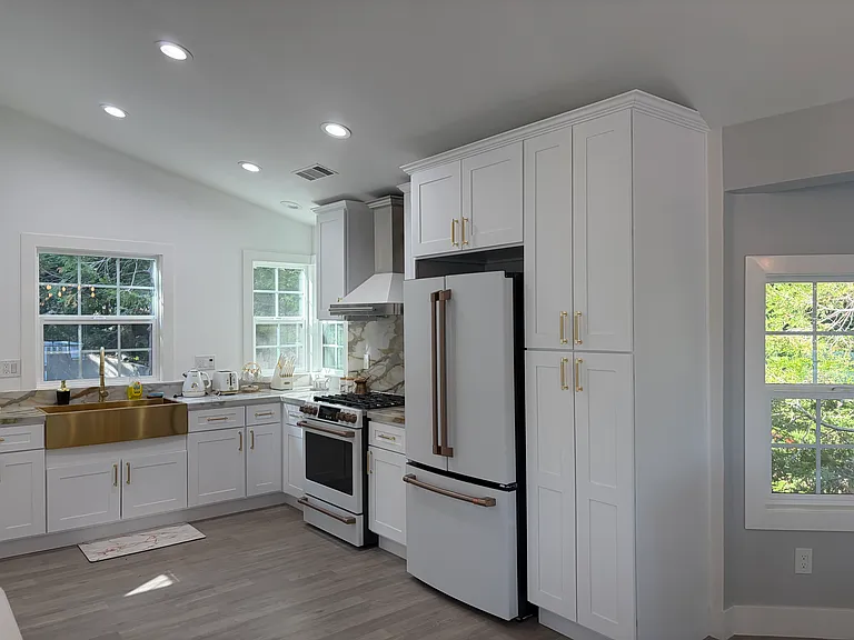 805 E Victoria Ct — Photo 5