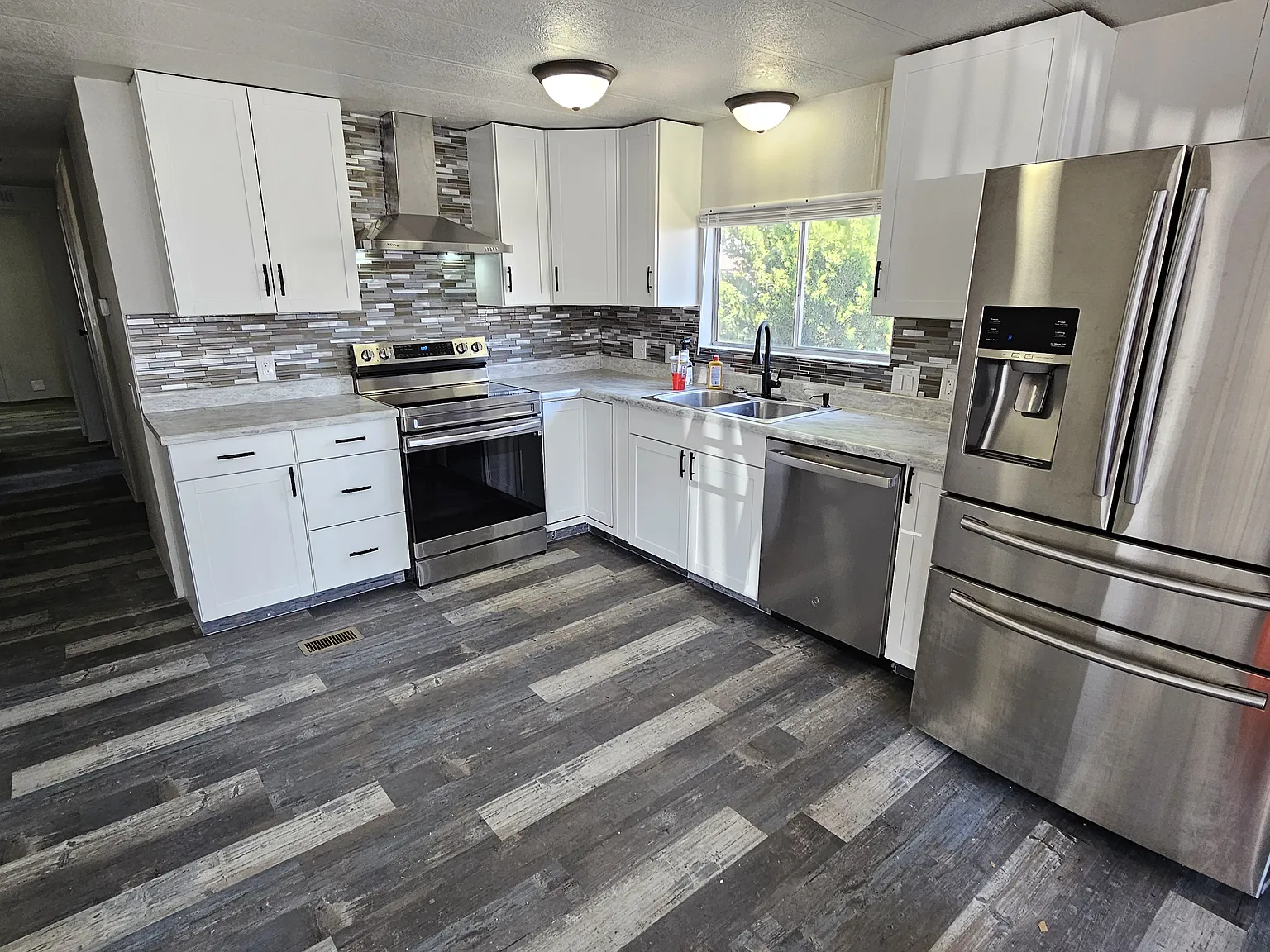 3 bed, 1300 sqft, $795 — Photo 1