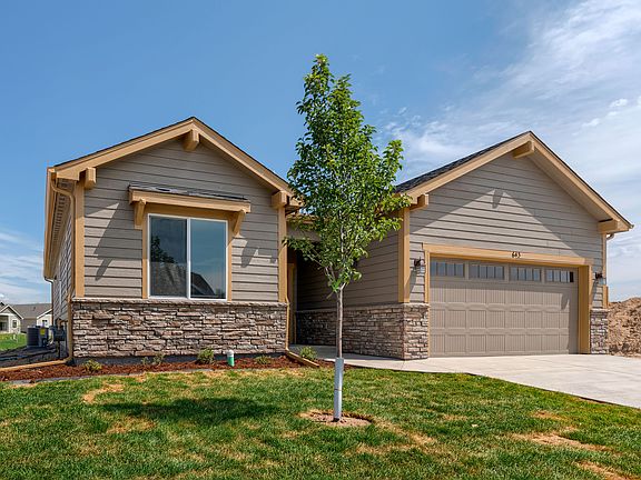 4th image of 685 Boxwood Dr