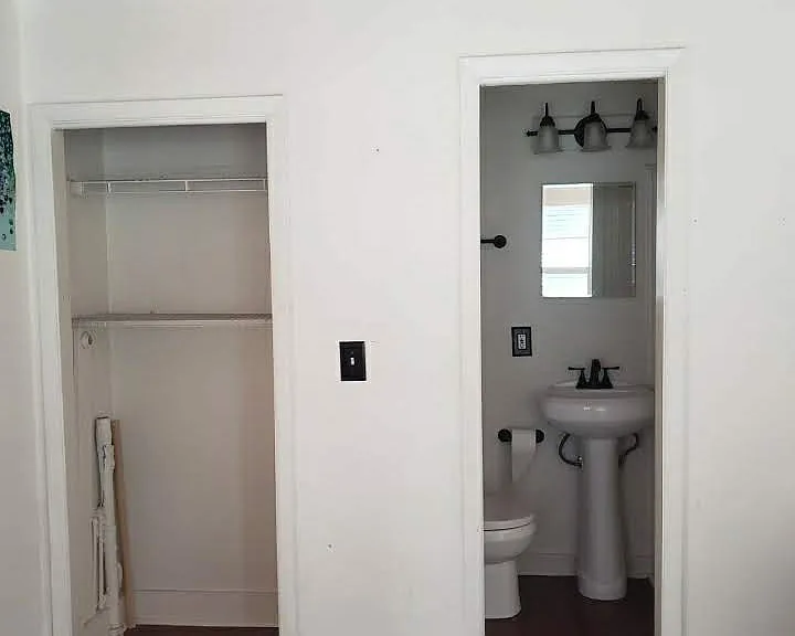 828 Windsor Ln #3 — Photo 2