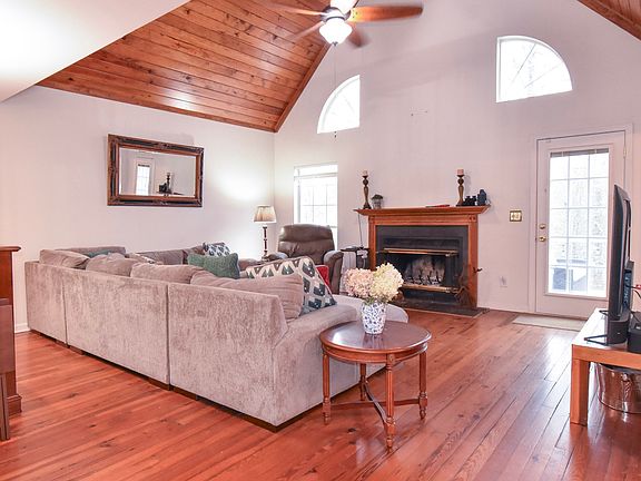 2nd image of 225 Mercer Rd