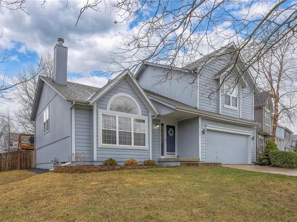 15421 Bradley Dr, Olathe, KS 66062