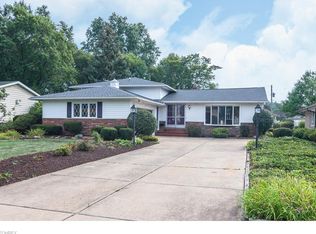 1234 N Skyline Dr, Seven Hills, OH