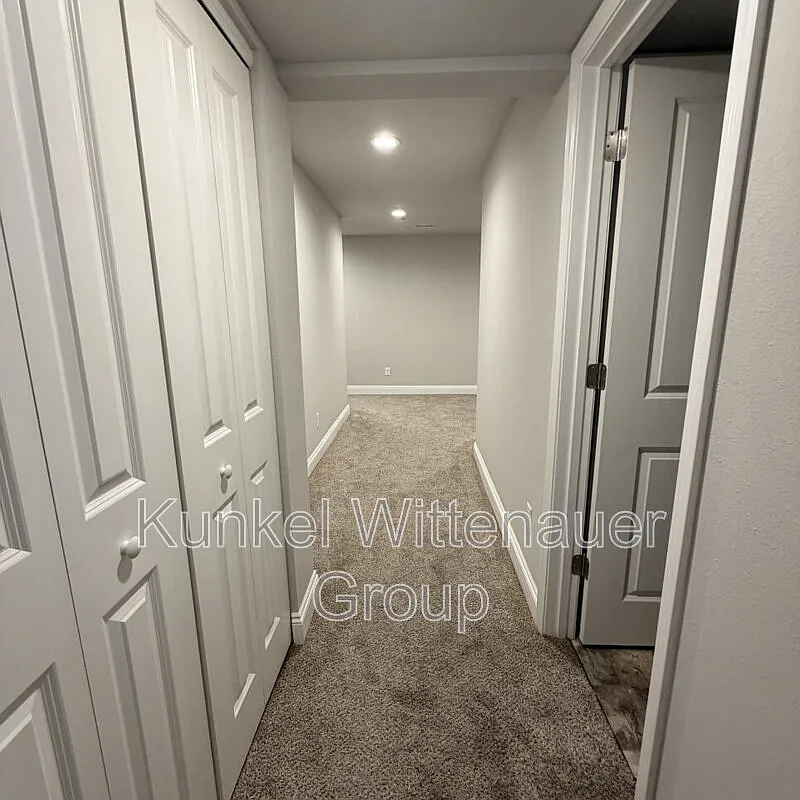 3 bed, 3.5 bath, 1800 sqft, $1,895 — Photo 4