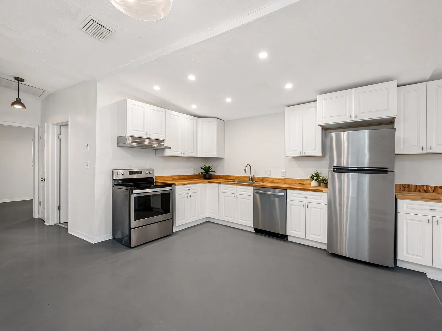 3 bed, 1568 sqft, $2,995 — Photo 3