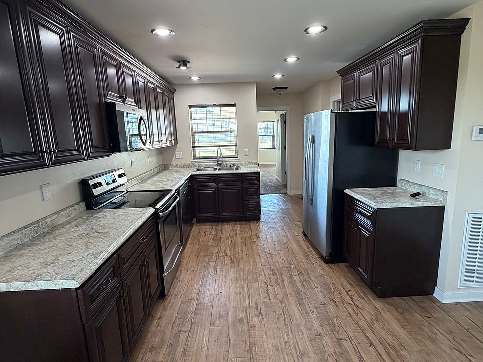 1st image of 411 13th St NE