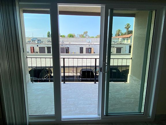 5th image of 3422 Maricopa St #116