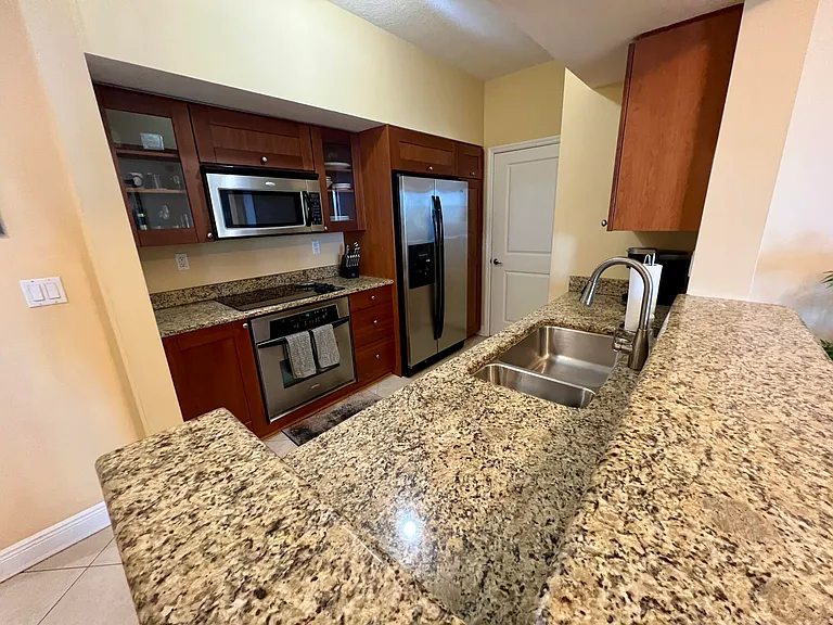 975 NW Flagler Ave — Photo 8