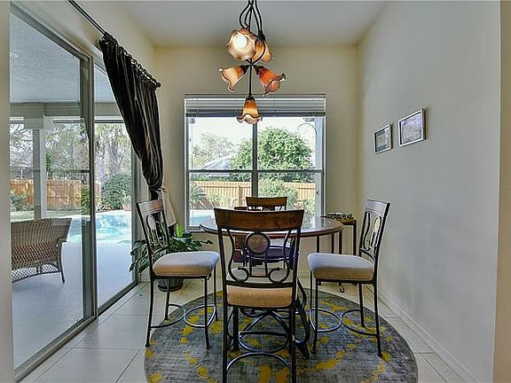 5th image of 880 Royalwood Ln