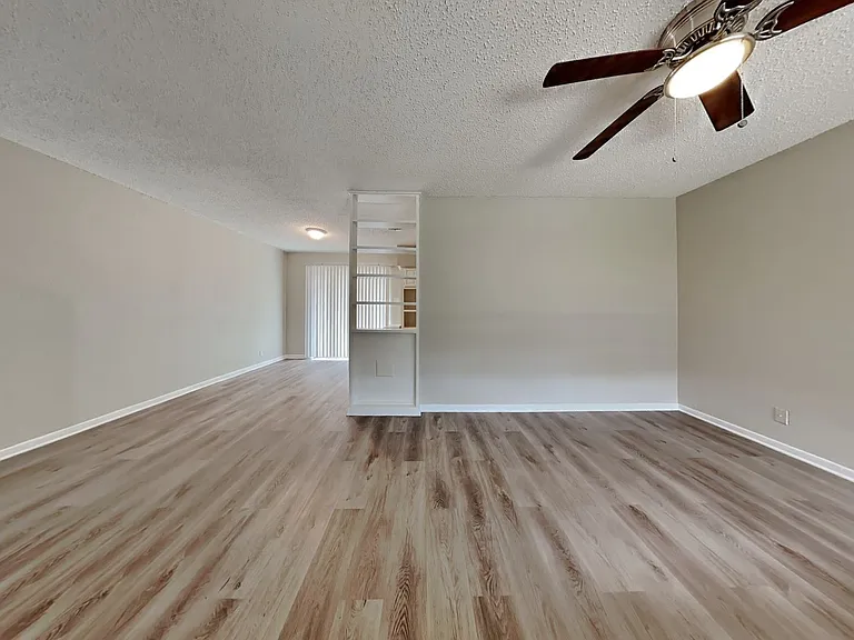 2225 Janice St — Photo 12
