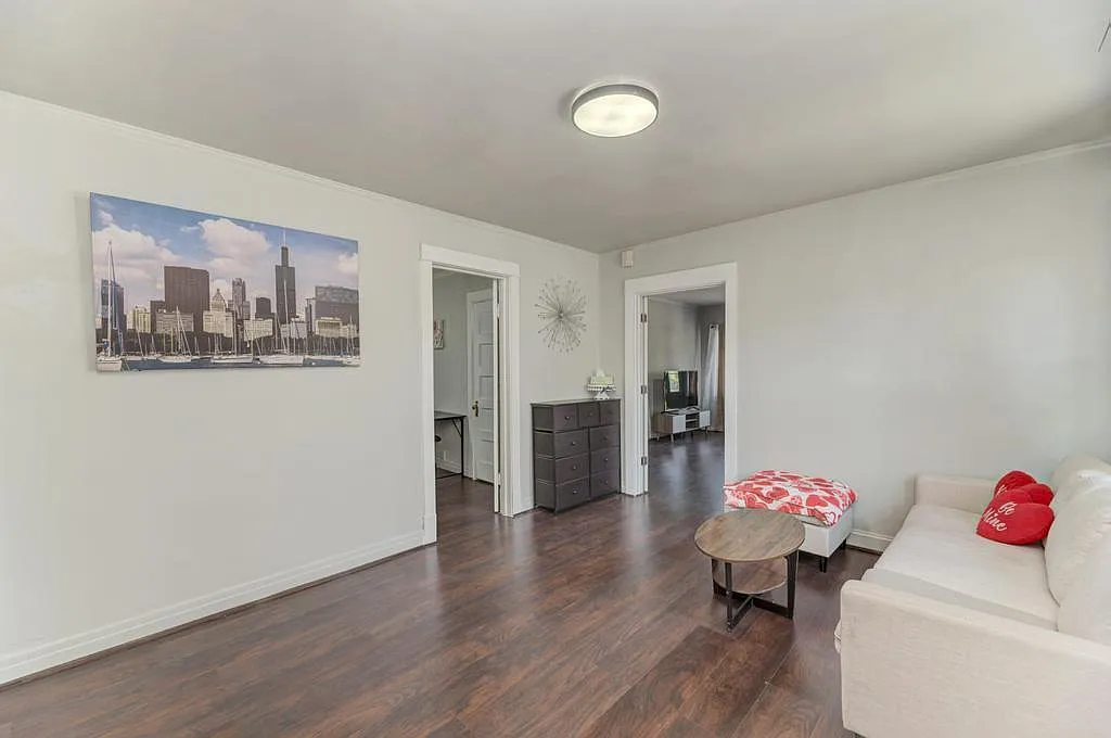 2 bed, 900 sqft, $2,000 — Photo 1