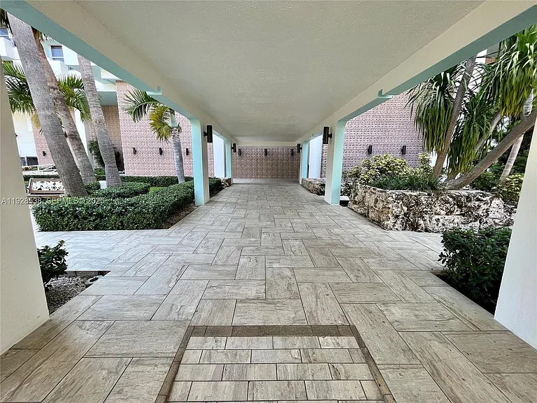 2899 Collins Ave #1004 — Photo 22
