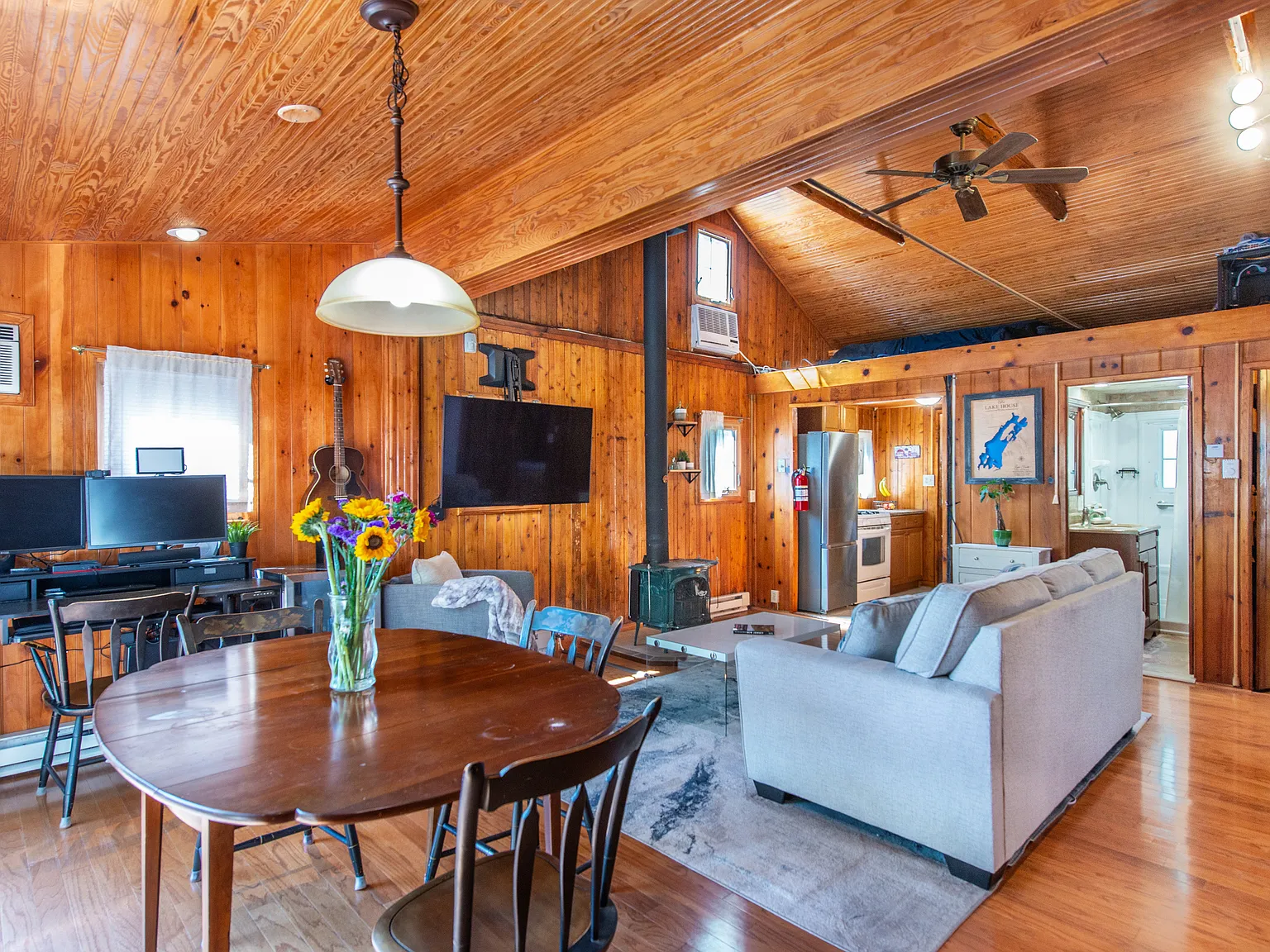 2 bed, 1.0 bath, $3,000 — Photo 3