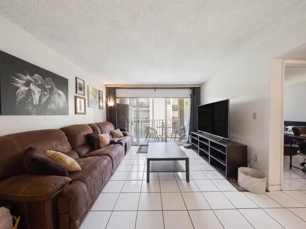 706 NW 87th Ave APT 204, Miami, FL 33172