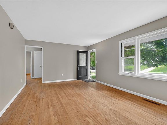 4th image of 1123 Hedgewood Dr