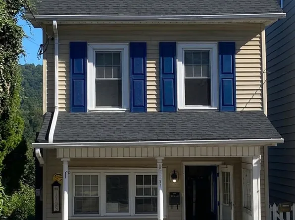 1705 Pulaski Ave, Coal Township, PA 17866