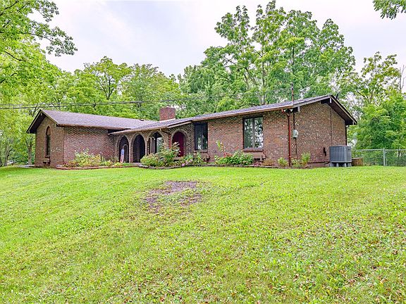 3rd image of 451 Victor Rd