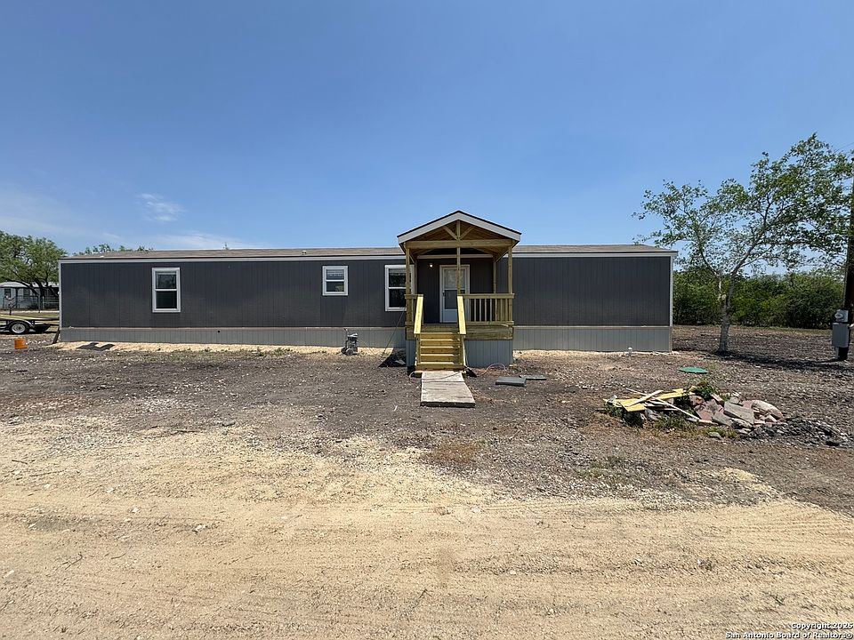 1st image of 21115 Escondido