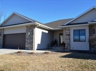 2845 Meadowview Ln NE, Owatonna, MN 55060