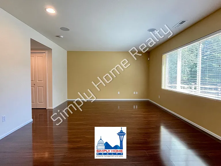 8715 Madrid St NE — Photo 3