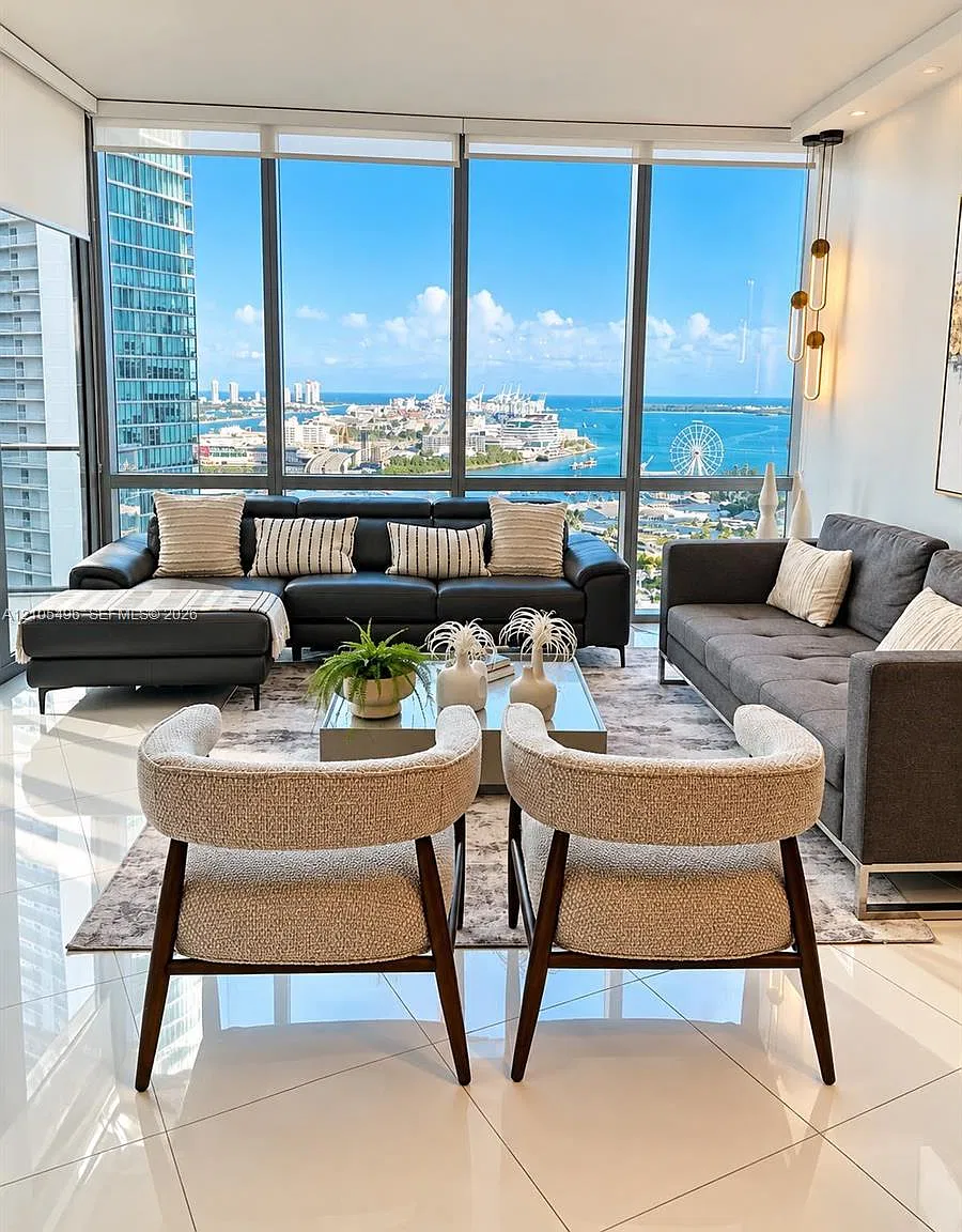 Paramount Miami Worldcent — Photo 1