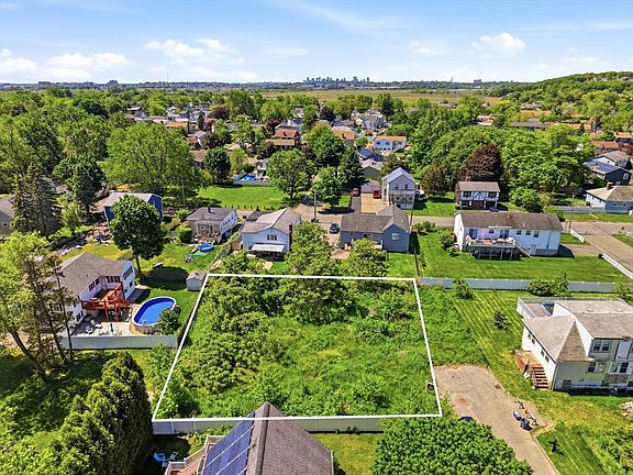 3rd image of 0 Hampton St