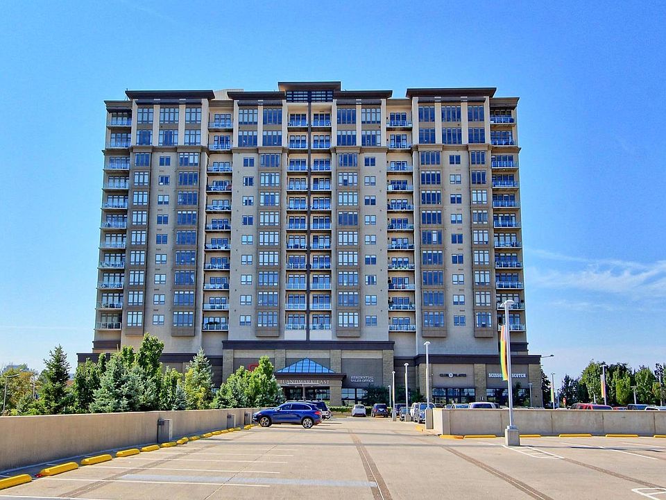 Heart of Greenwood Village. Landmark Towers. Shopping, Dining, Entertainment by Walking Two Blocks or Less.