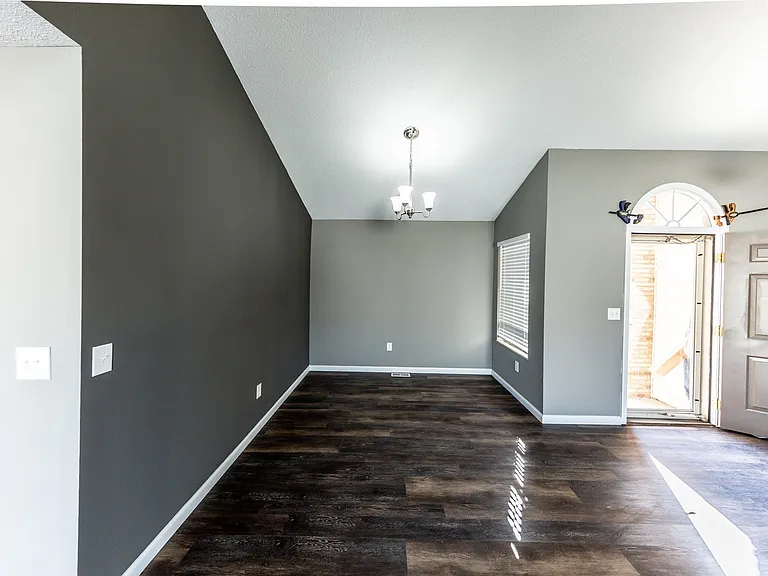 1113 S Walnut St — Photo 5