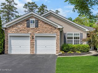 317 Southmoor Dr, Galloway, NJ 08205