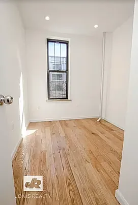 Rented by Jonis Realty | media 4