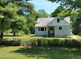 3594 Milton Rd, Fort Gratiot, MI 48059