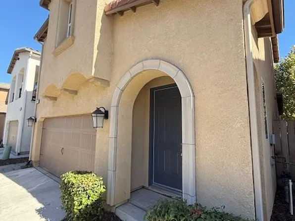 6303 E Creek View Ln, Fresno, CA 93727